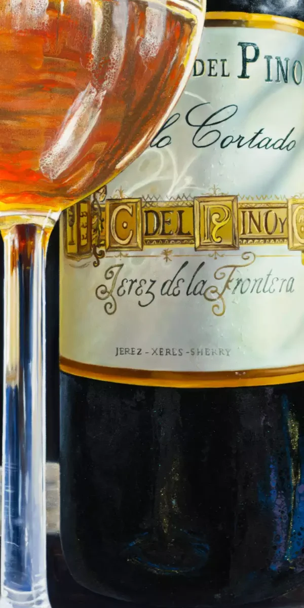 Close-up of a glass of sherry and a bottle of Cayetano del Pino Palo Cortado Solera, showcasing detailed reflections and rich amber tones.